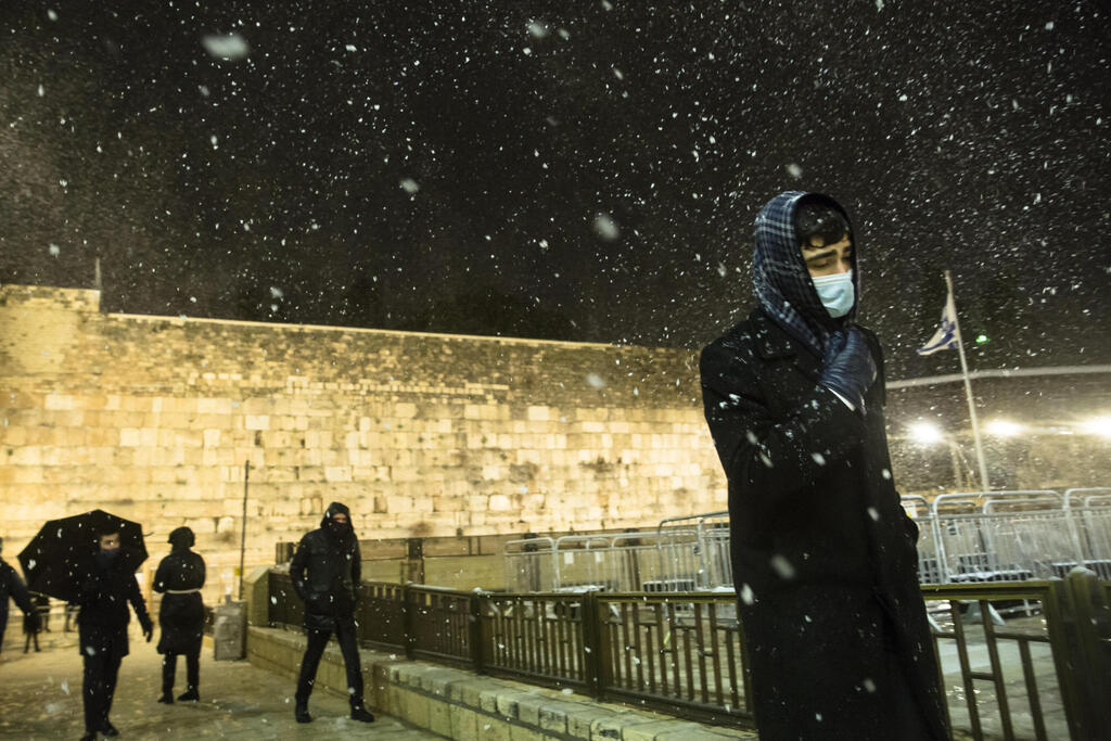 שלג בכותל (צילום: gettyimages) שלג בירושלים