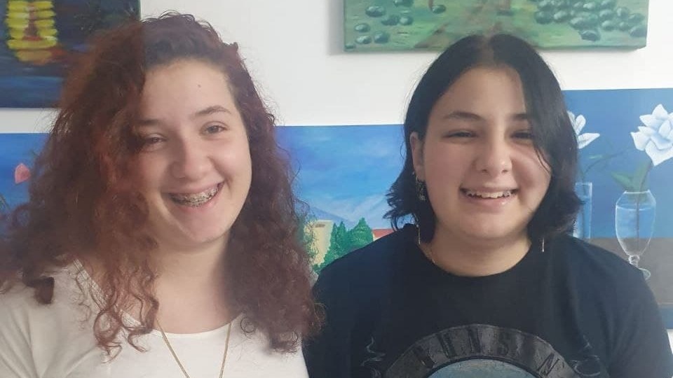 אליה ואריאל אדרי תלמידות כיתה ט' ממבשרת ציון