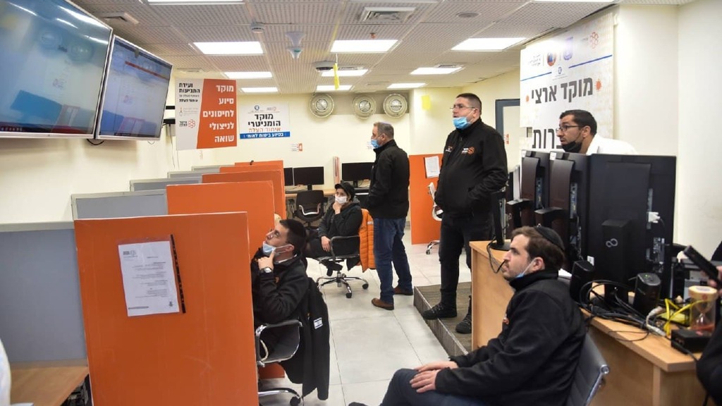מוקד החיסונים לניצולי שואה מרותקי בית (צילום: יחיאל גורפיין) מוקד החיסונים לניצולי השואה מרותקי הבית