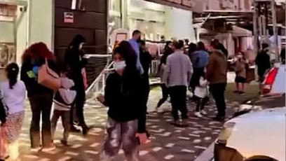 תור גדול בכניסה לחנות הצעצועים "הפיראט האדום" באור יהודה
