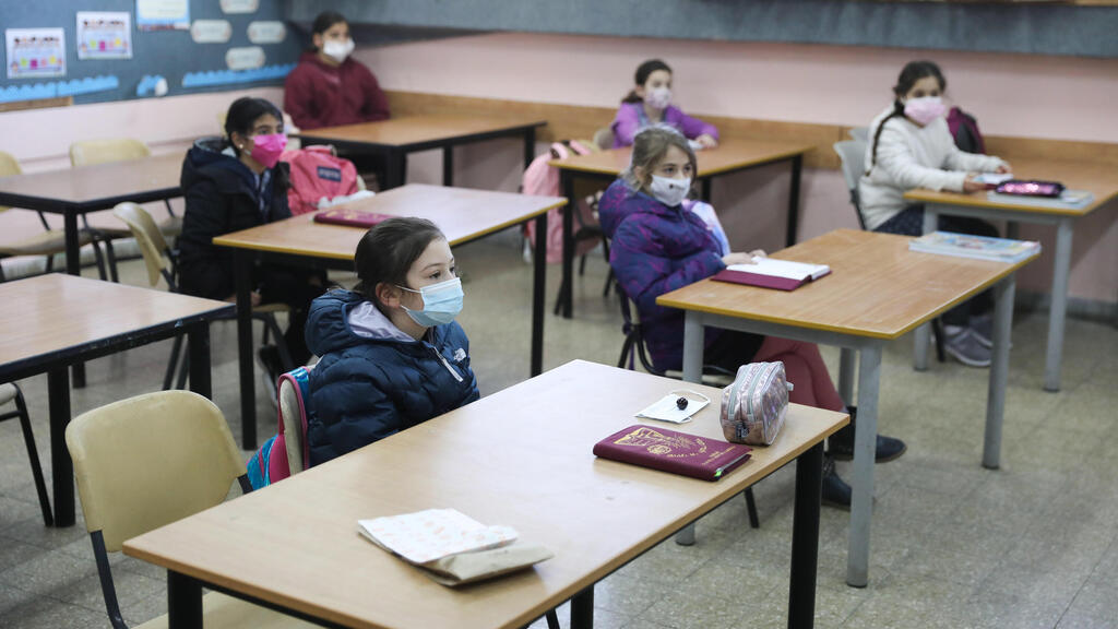 הקפסולות בכיתות ג' - יבוטלו. בי"ס בירושלים, ארכיון (צילום: EPA) בית ספר בירושלים