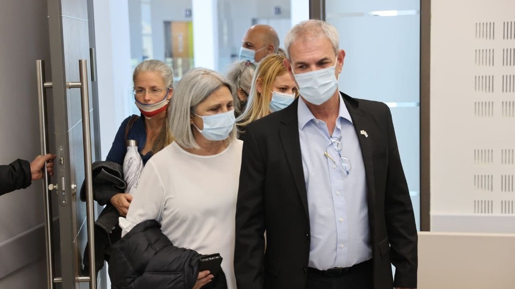 יובל ארד בכניסה לדיון בעתירה (צילום: מוטי קמחי ) ראש המועצה בכניסה לדיון