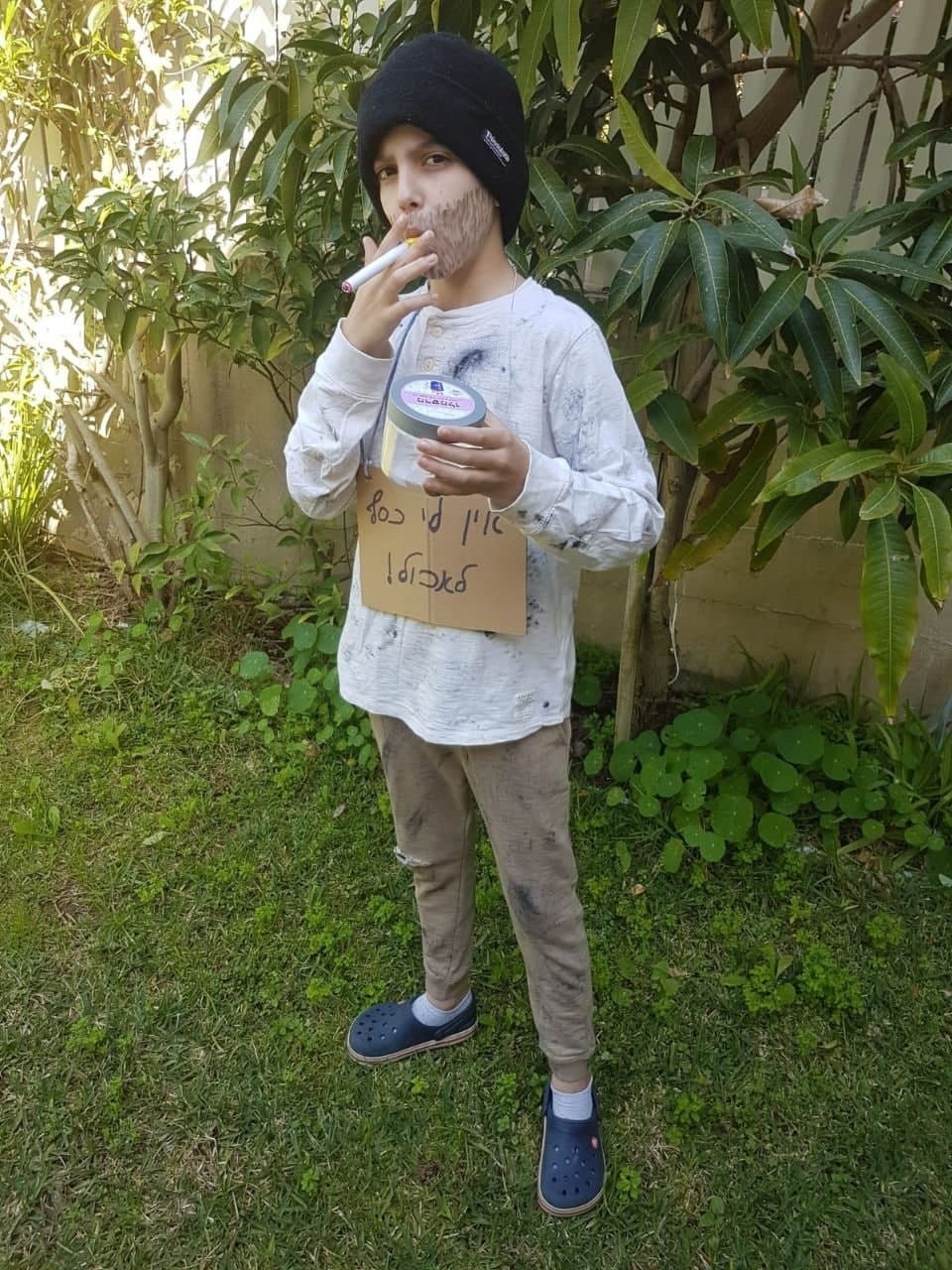 עוז קמר התחפש לקבצן שאיבד את עבודתו בעקבות הקורונה (צילום: יואב קמר) עוז קמר התחפש לקבצן שאיבד את עבודתו בעקבות הקורונה