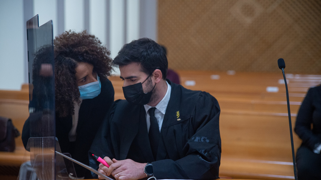 מראענה ועורך דינה בדיון, הבוקר. עו"ד בוסי לא ייצג אותה בדיון (צילום: שלו שלום) דיון עתירה נגד החלטת ועדת הבחירות לפסול את אבתיסאם מראענה