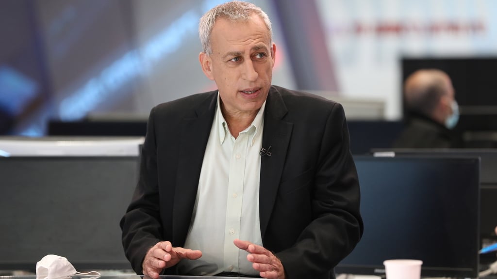 דיון על מערכת ההשכלה הגבוהה והמערכת הבלתי פורמאלית - עוד שבועיים. פרופ' אש (צילום: הדר יואביאן) פרופ' נחמן אש בריאיון אולפן ynet