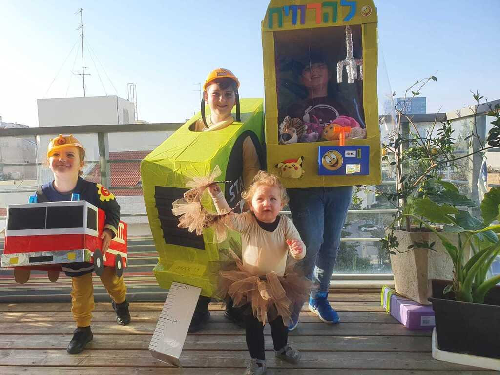 משפחת בן שואן מכפר סבא (צילום: טל בן שואן) משפחת בן שואן מכפר סבא מחופשת