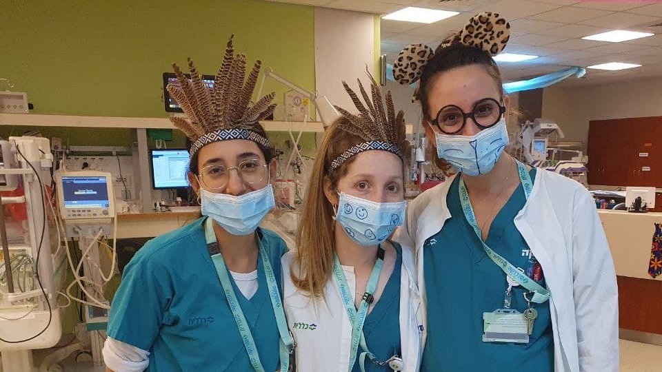 Medical staff celebrate Purim at Soroka Medical Center in Be'er Sheva, Feb. 24, 2021 (Photo: Barel Ephraim) חגיגות פורים במחלקת הפגים בבית חולים סורוקה