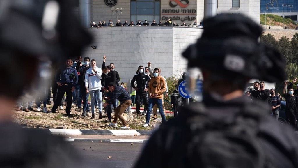 שוטרים בהפגנה נגד האלימות באום אל פחם