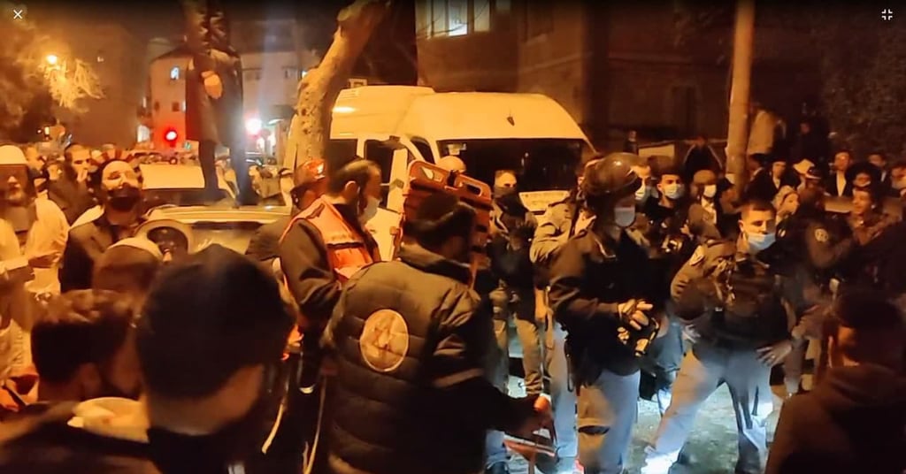 הזירה במאה שערים אחרי התאונה (צילום: דוברות איחוד הצלה ) הזירה