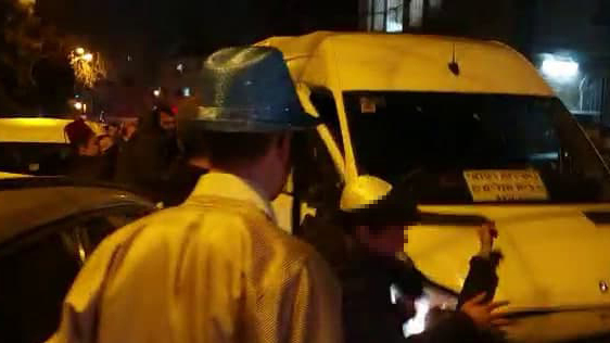 מיניבוס דרס אדם ברחוב החומה השלישית בירושלים