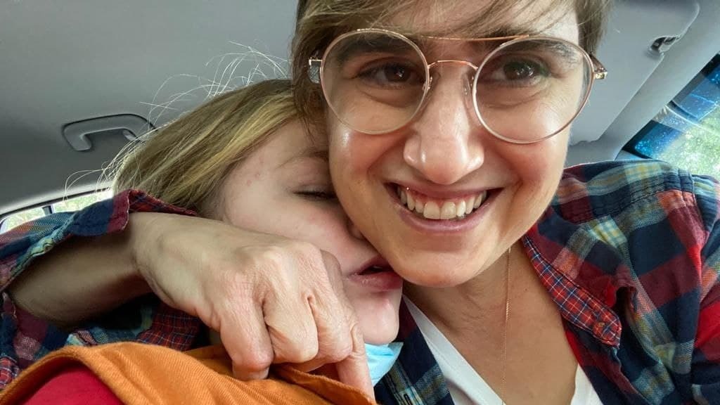 "קיצור יום הלימודים פוגע בהתקדמות של הילדים". אפרת ובתה יהל אפרת ויהל צרי