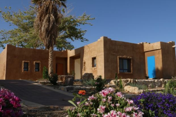 Mud hut accommodation on Kibbutz Neot Semadar (Photo: Courtesy) Mud hut accommodation on Kibbutz Neot Semadar