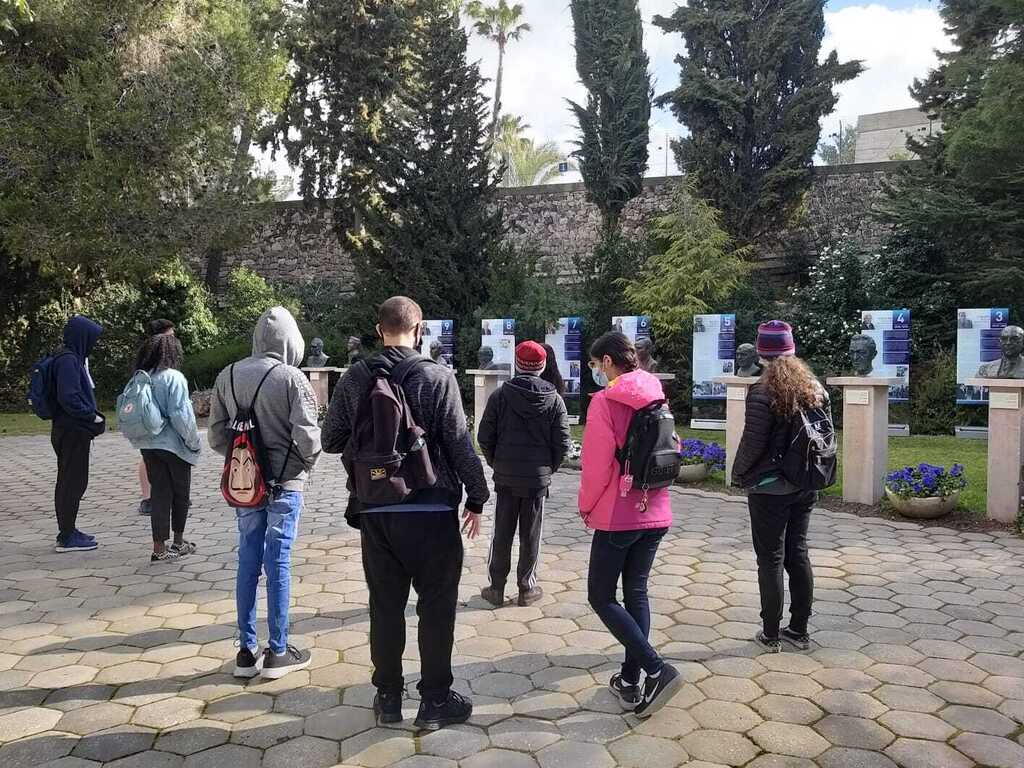 לומדים בבית הנשיא לומדים בבית הנשיא