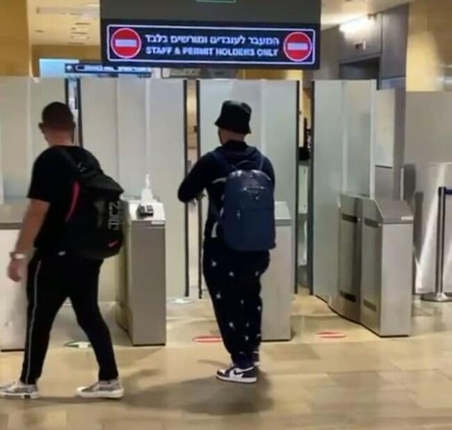 עומר אדם בנתב"ג (צילום: סתיו יוגב) עומר אדם בנתב"ג