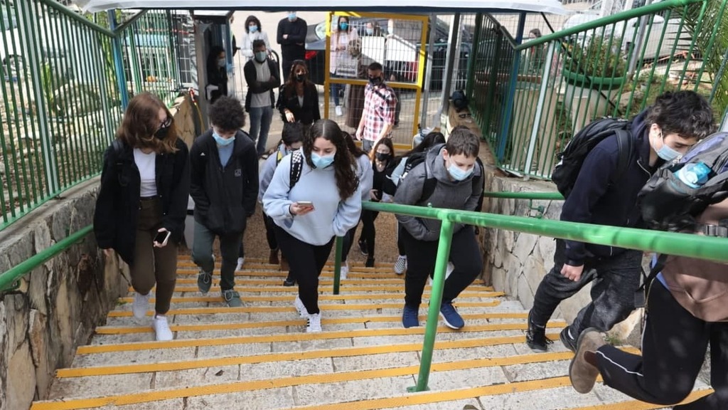 בחטיבת ביניים בחיפה. חוזרים אל בתי הספר בכל הארץ (צילום: גיל נחושתן) חט"ב עירוני ה', חיפה