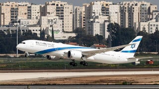 מטוס אל על בואינג 787 דרימליינר ממריא מ נתב"ג נמל התעופה בן גוריון