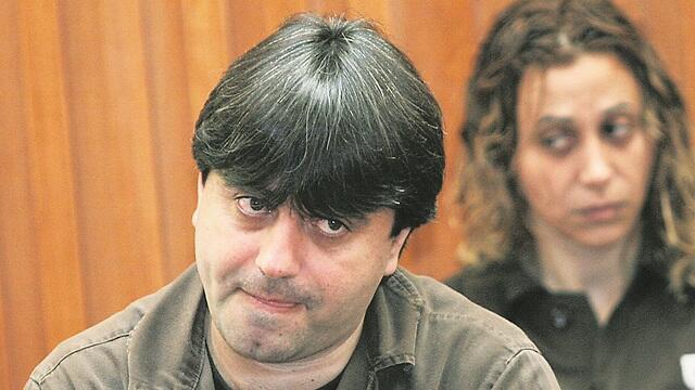 התקשר בוכה מרומניה. עופר מקסימוב (צילום: עטא עוויסאת) התקשר בוכה מרומניה. עופר מקסימוב