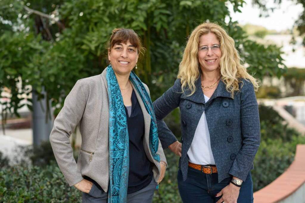 מימין: פרופ' מיכל שרון וד"ר נטע רגב-רוצקי. עוצמת הרכות