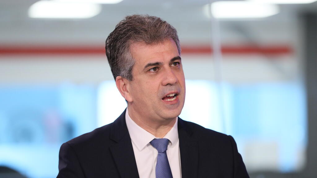 "הממשלה הנוכחית לא יכולה לתקן, מונעת משיקולים פוליטיים" (צילום: הדר יואביאן) אלי כהן בריאיון באולפן