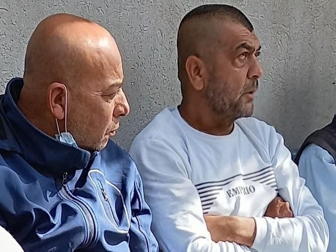 מימין לשמאל: אביו של מוחמד חטיב ואביו של ליית נסרה בסוכת האבלים אביו של מוחמד מימין ואביו של ליית משמאל בסוכת האבלים