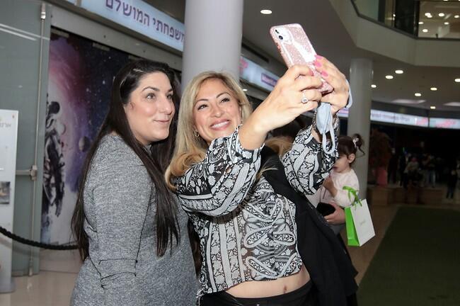 יכולה לפתוח בית ספר ליוצאי ריאליטי. ליהיא גרינר וימית אברמוב
