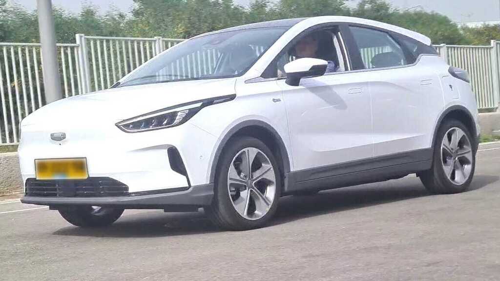 ג'ילי גיאומטרי C על כבישי ישראל ג'ילי גיאומטרי C