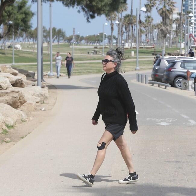 הולכת לבלות או לעבוד? (צילום: מוטי לבטון) הולכת לבלות או לעבוד?