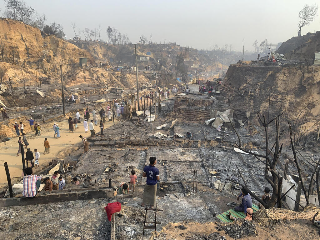צילום: AP שריפה מחנה פליטים של בני ה רוהינגה בנגלדש