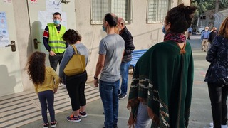 תור להצבעה בקלפי בבית הספר כבביר בחיפה