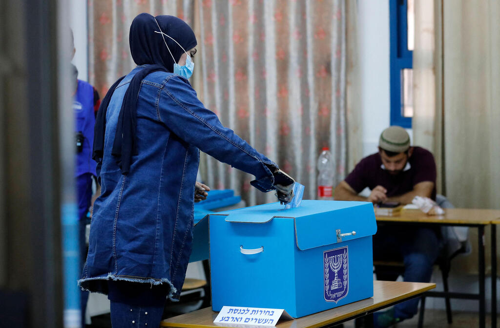 מצביעה בטמרה בשבוע שעבר (צילום: AFP) מצביעים בטמרה