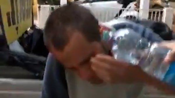 פעילים במחאה נגד נתניהו שהסתובבו עם רכב בתל אביב טוענים שרוססו בתרסיס מדמיע על ידי ביביסטים