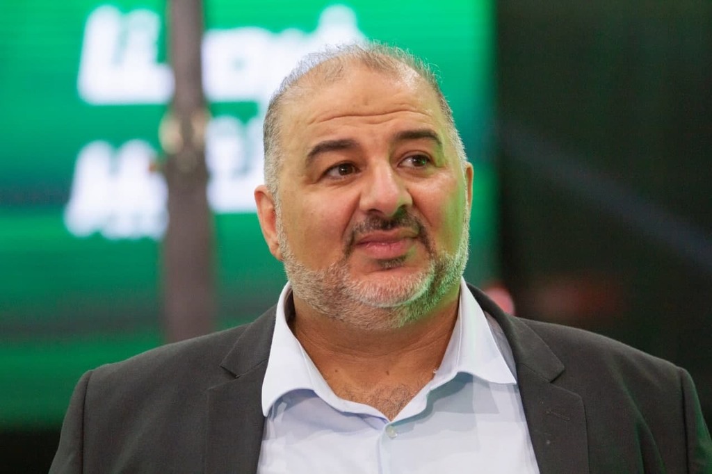 מנסור עבאס במטה הבחירות של רע"מ