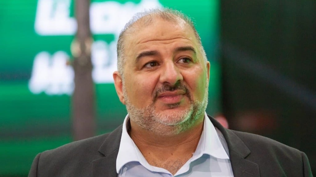 מנסור עבאס במטה הבחירות של רע"מ (צילום: עידו ארז) מנסור עבאס במטה הבחירות של רע"מ