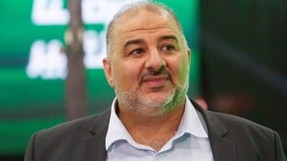 מנסור עבאס במטה הבחירות של רע"מ