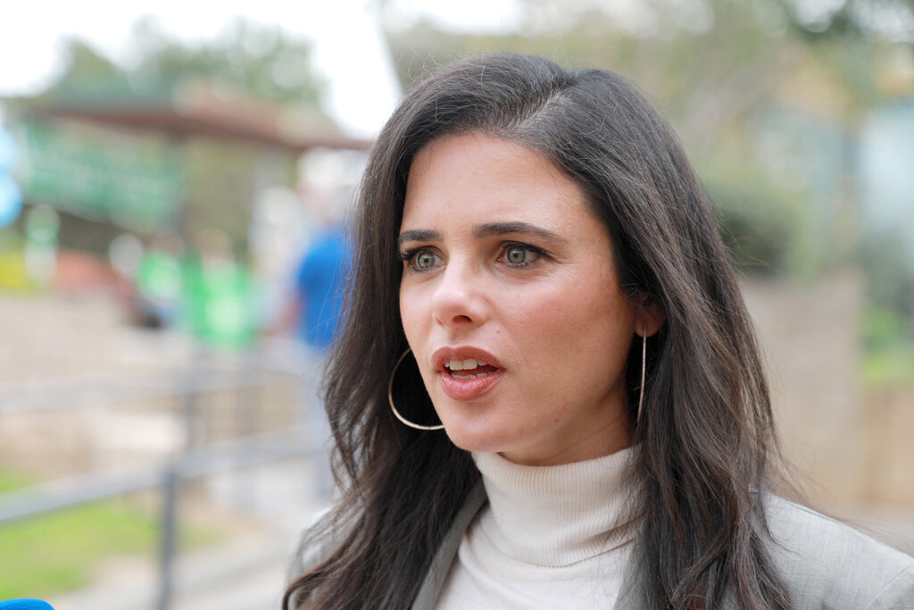 איילת שקד מצביעה בתל אביב