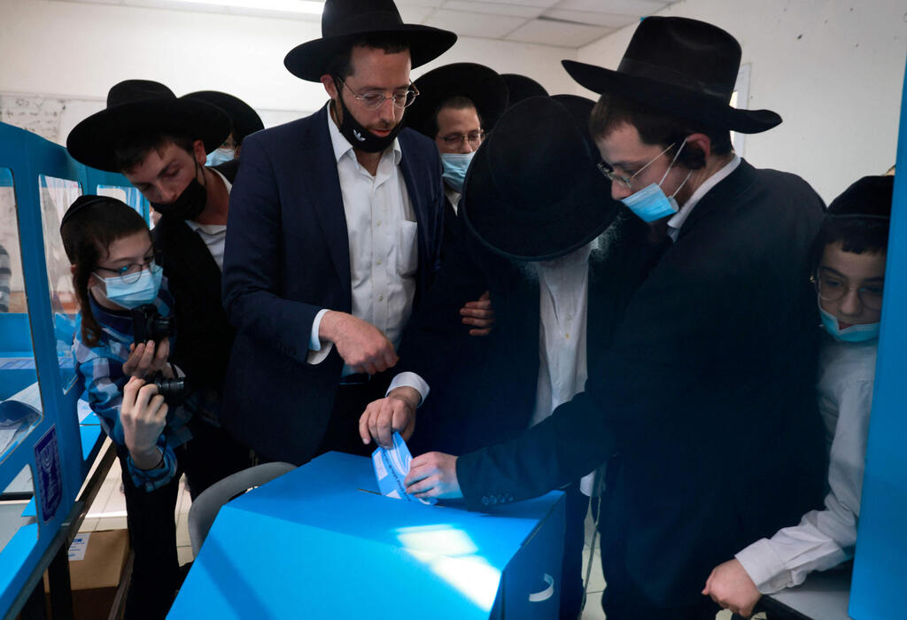 צילום: AFP מצביעים לבחירות 2021 בבני ברק