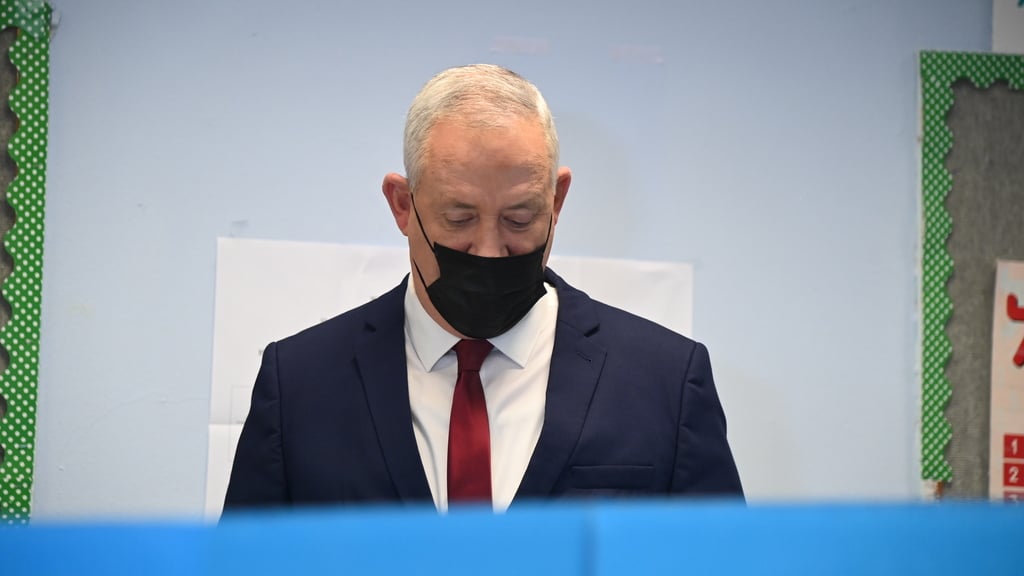 בני גנץ מצביע בבוקר הבחירות בראש העין (צילום: יאיר שגיא) בני גנץ מצביע בראש העין