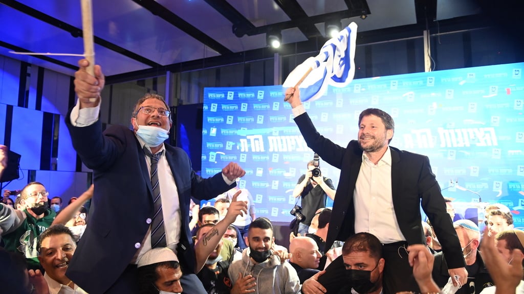 סמוטריץ' ובן גביר נישאים על כתפיים (צילום: יאיר שגיא ) סמוטריץ ובן גביר