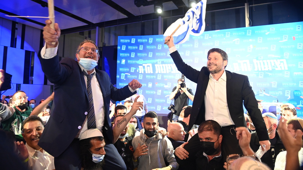 Far-right Religious Zionist Party leaders Bezalel Smotrich and Itamar Ben-Gvir celebrate election results on Tuesday (Photo: Yair Sagi) סמוטריץ ובן גביר