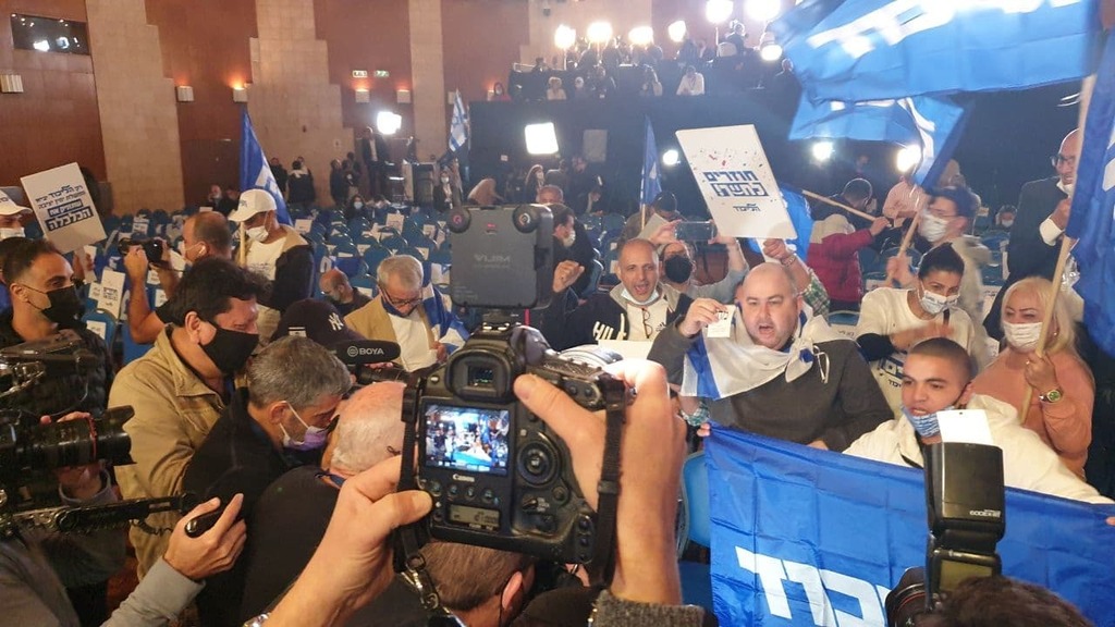 חגיגות הניצחון במטה של הליכוד לאחר תוצאות המדגמים (צילום: אסף קמר) חגיגות הניצחון במטה של הליכוד לאחר תוצאות המדגמים