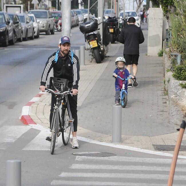 הוא עוד רגע בן 3, איך חוגגים? (צילום: מוטי לבטון) הוא עוד רגע בן 3, איך חוגגים?