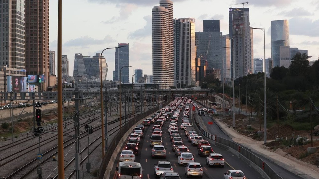 צילום: טל שחר עומסים בנתיבי איילון בדרך לארוחת ליל הסדר
