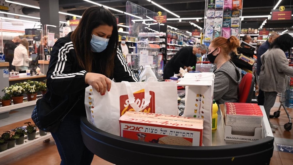 קניות אחרונות לחג בראשון לציון, הבוקר (צילום: נדב אבס ) קניות לפסח בראשון לציון