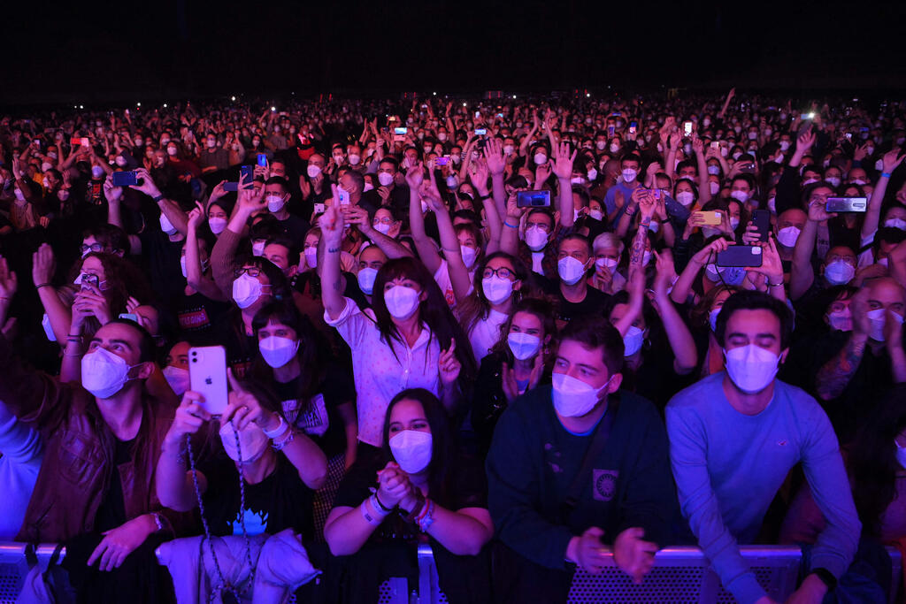 הופעה של להקת Love of Lesbian בברצלונה