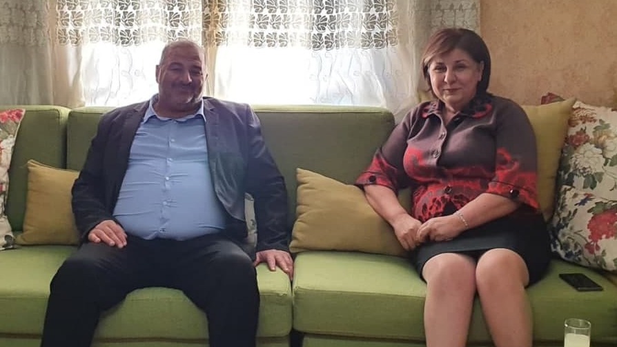 אלהאם חאזן עם עבאס. ביקשה המלצה על גנץ (באדיבות אתר panet) פגישת מנסור עבאס ואלהאם חאזן