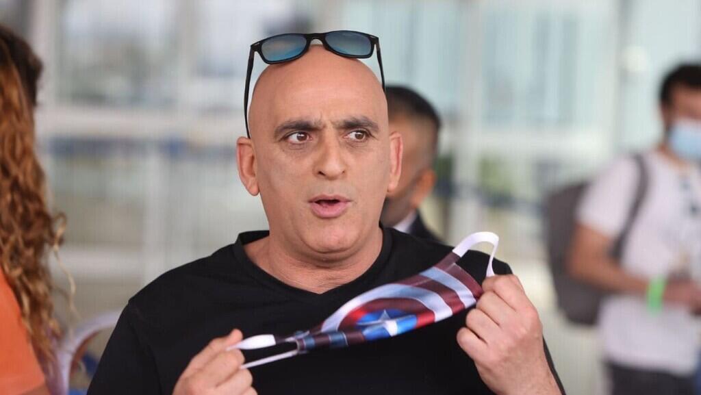 תרבות - הישרדות VIP טיסה נתב"ג - יובל שם טוב יובל המבולבל (צילום: מוטי קמחי) תרבות - הישרדות VIP טיסה נתב"ג - יובל שם טוב יובל המבולבל