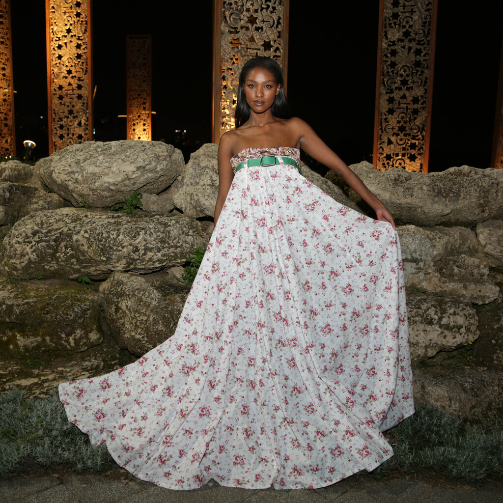 טיטי איינאו בשמלת סטרפלס של מישה גת בערב הגאלה שבוע האופנה 2021