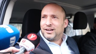 נפתלי בנט בכניסה ללשכתו של בנימין נתניהו