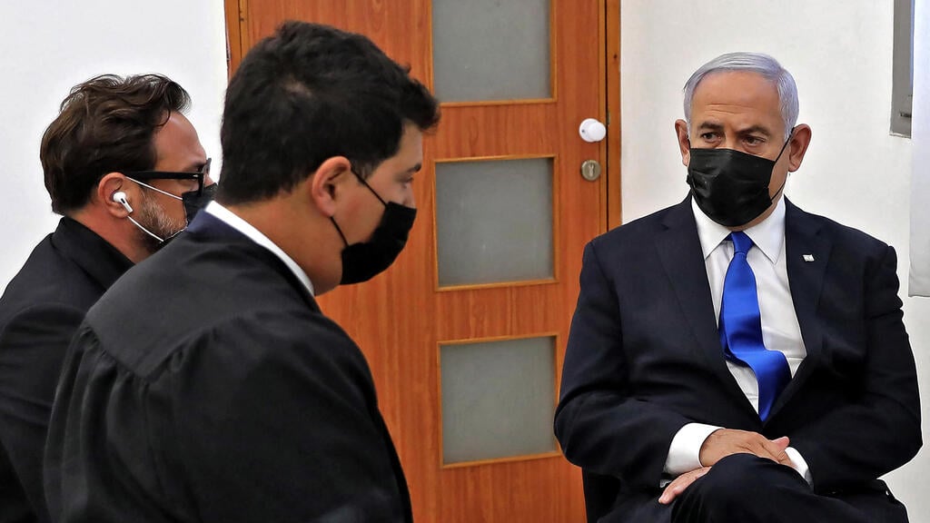 נתניהו בבית המשפט בפתח שלב ההוכחות במשפטו (צילום: AFP) בנימין נתניהו