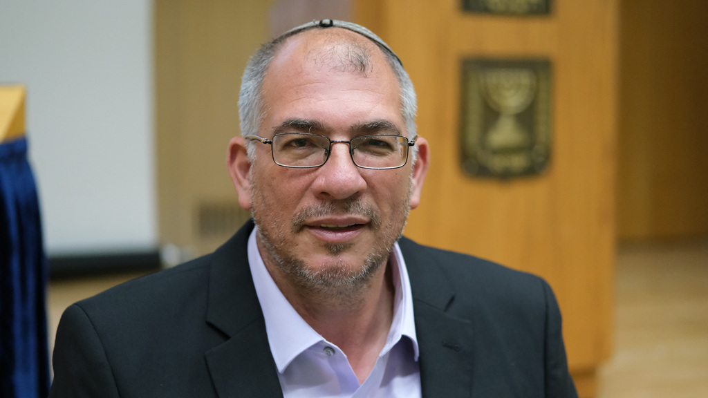 ניר אורבך